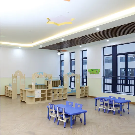 Hochwertiges kleines Kinderbett aus Holz zum Verkauf